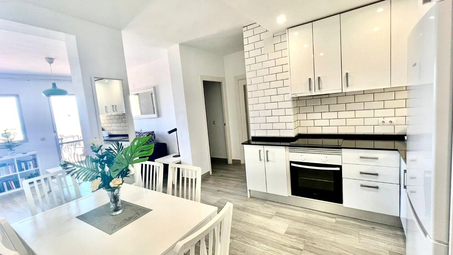 Sea Front Apartment With Large Terrace In Benalbeach بينالماذينا 0*,  إسبانيا