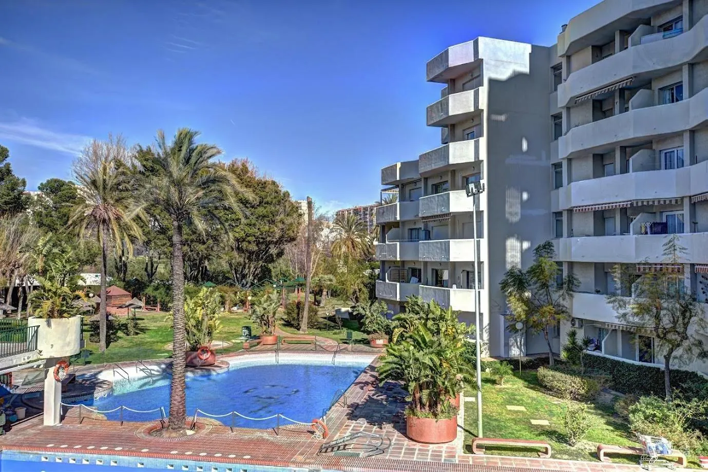 Sea Front Apartment With Large Terrace In Benalbeach بينالماذينا إسبانيا