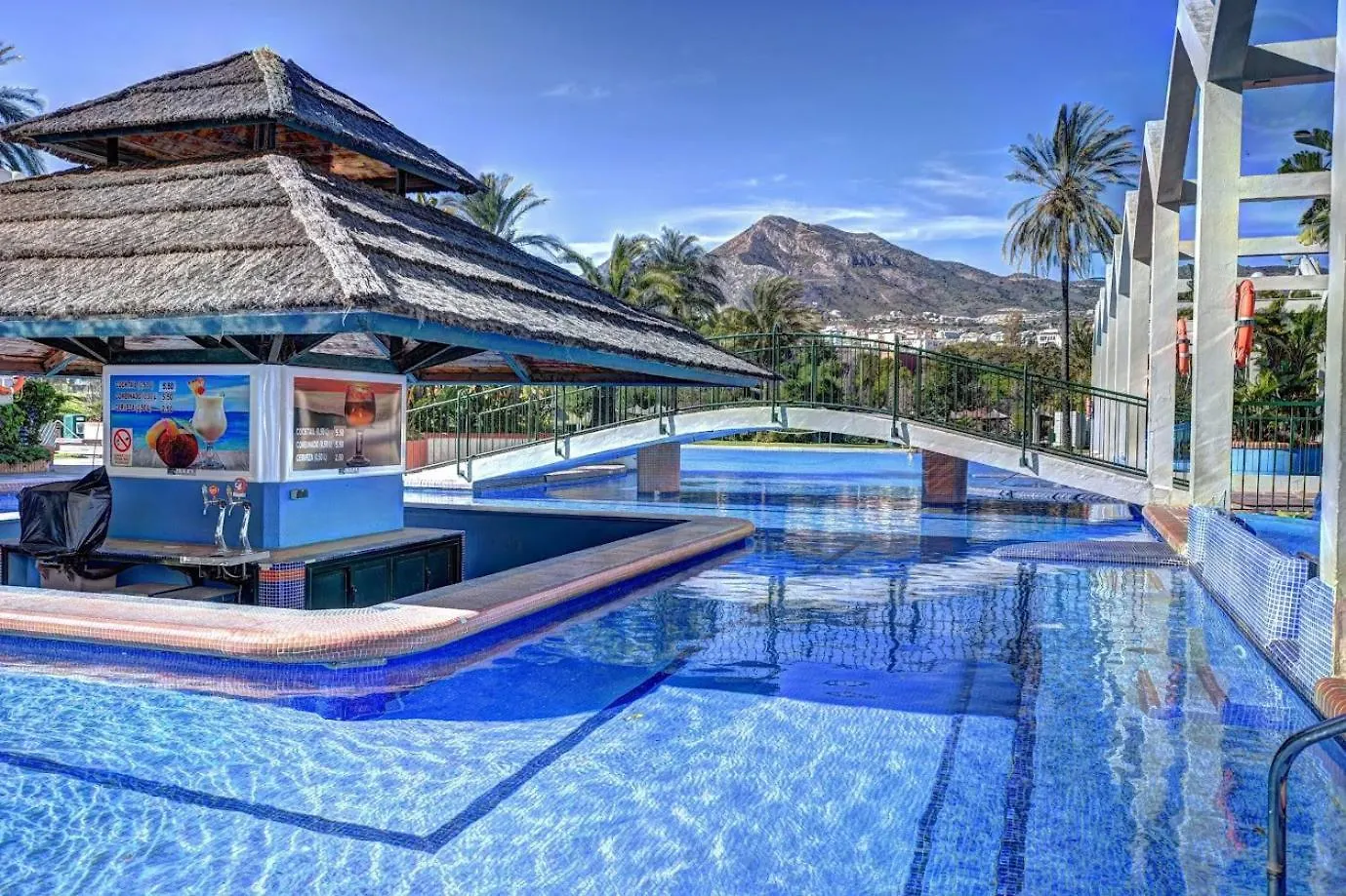 Sea Front Apartment With Large Terrace In Benalbeach بينالماذينا 0*,  إسبانيا