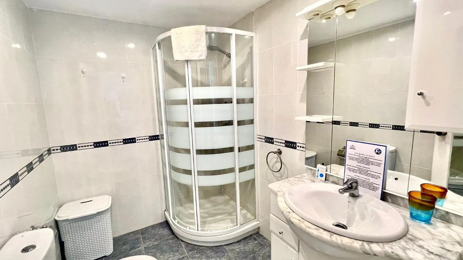 Sea Front Apartment With Large Terrace In Benalbeach بينالماذينا